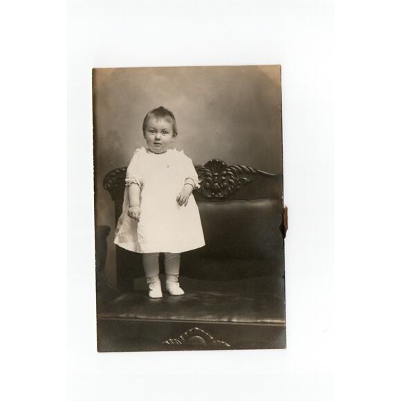 Antique 1920's Photo of a toddler - Picture 1 of 2